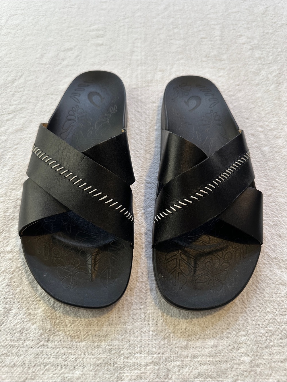 OluKai Black Leather Cross Strap Slide Sandals Women's Size 10 EUC